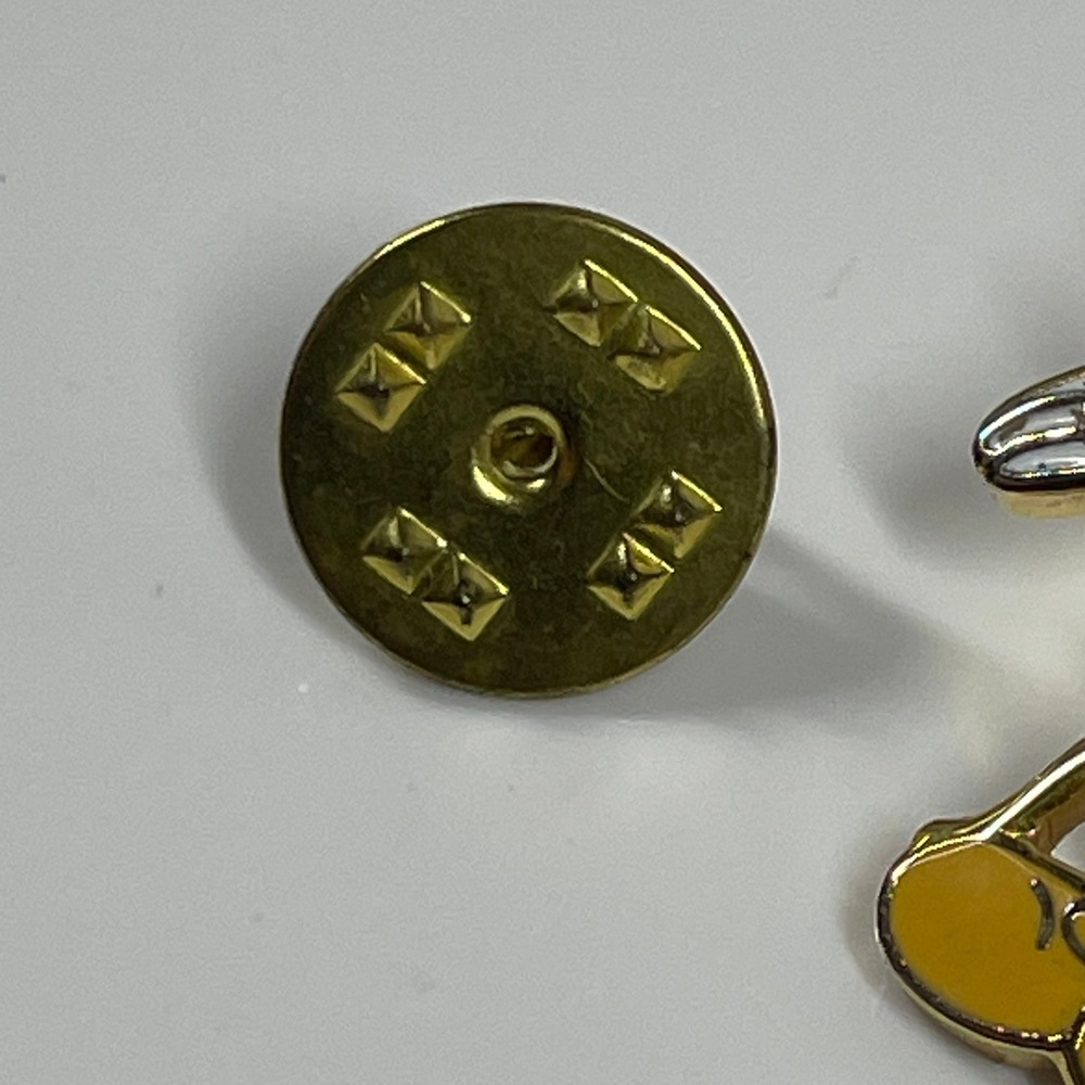 Disney Mickey Mouse Enamel Pin Unisex Gold Tone Classic Pose Collectible - Picture 5 of 7